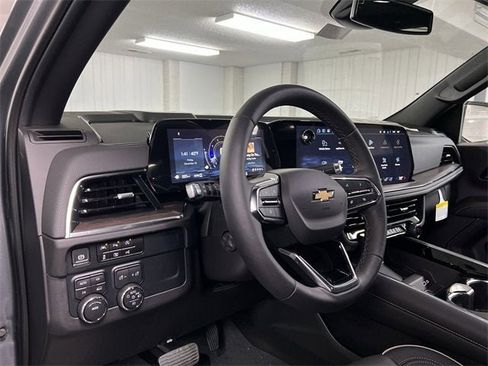 New 2025 Chevrolet Suburban Premier image 10