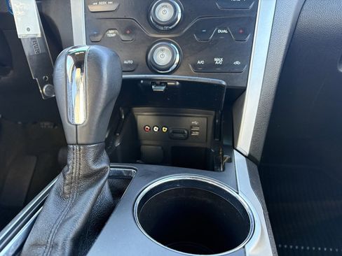 Used 2013 Ford Explorer XLT image 27