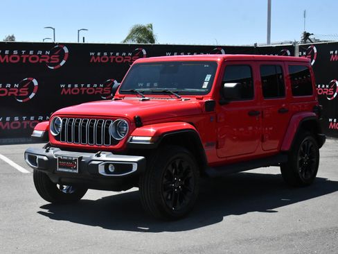 Used 2025 Jeep Wrangler Unlimited Sahara AWD/4WD image 3