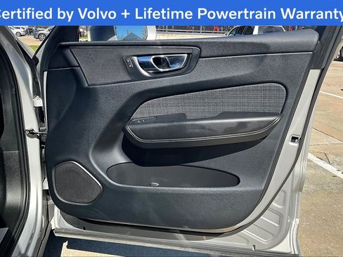 Used 2023 Volvo XC60 B5 Core image 24