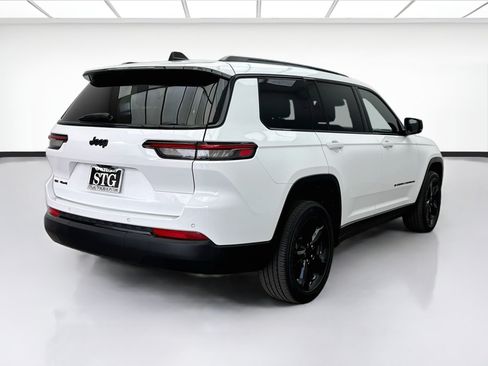 Used 2023 Jeep Grand Cherokee L Laredo AWD/4WD image 4