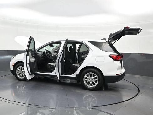 Used 2023 Chevrolet Equinox LS FWD image 35