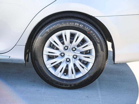 Used 2014 Toyota Camry LE image 11