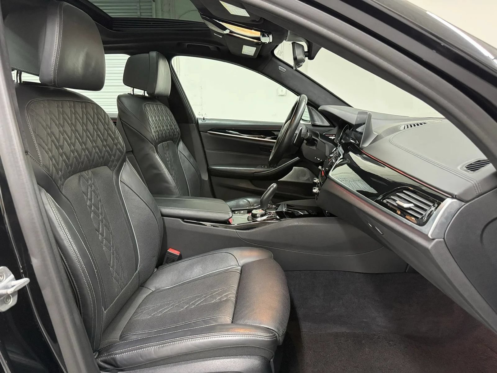 Used 2018 BMW M550i xDrive AWD/4WD image 14