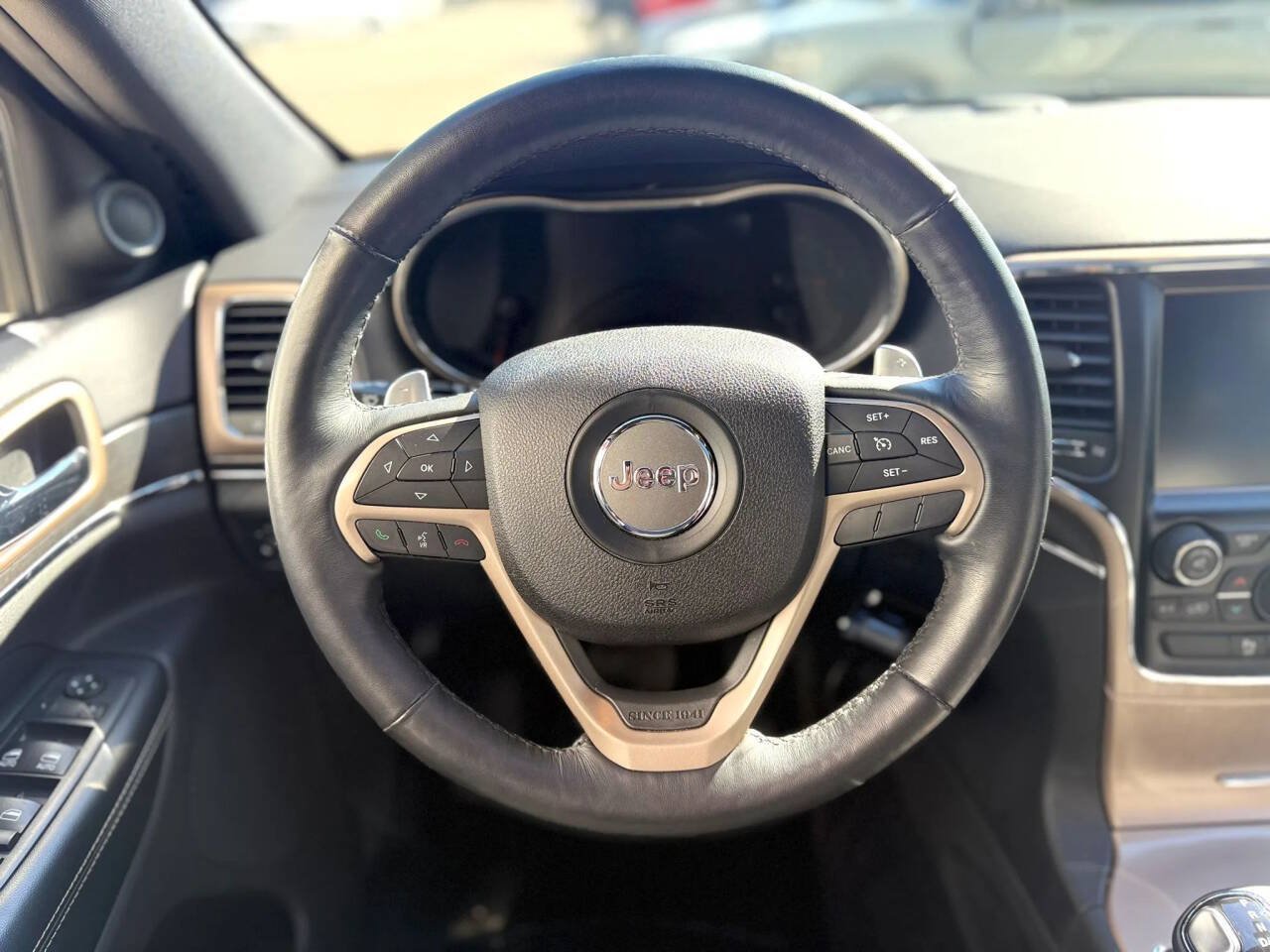 Used 2015 Jeep Grand Cherokee Limited w/ Luxury Group II AWD/4WD image 18