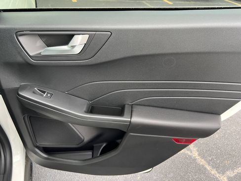 New 2026 Ford Escape SE FWD image 17