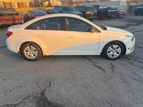 Used 2014 Chevrolet Cruze LS image 2