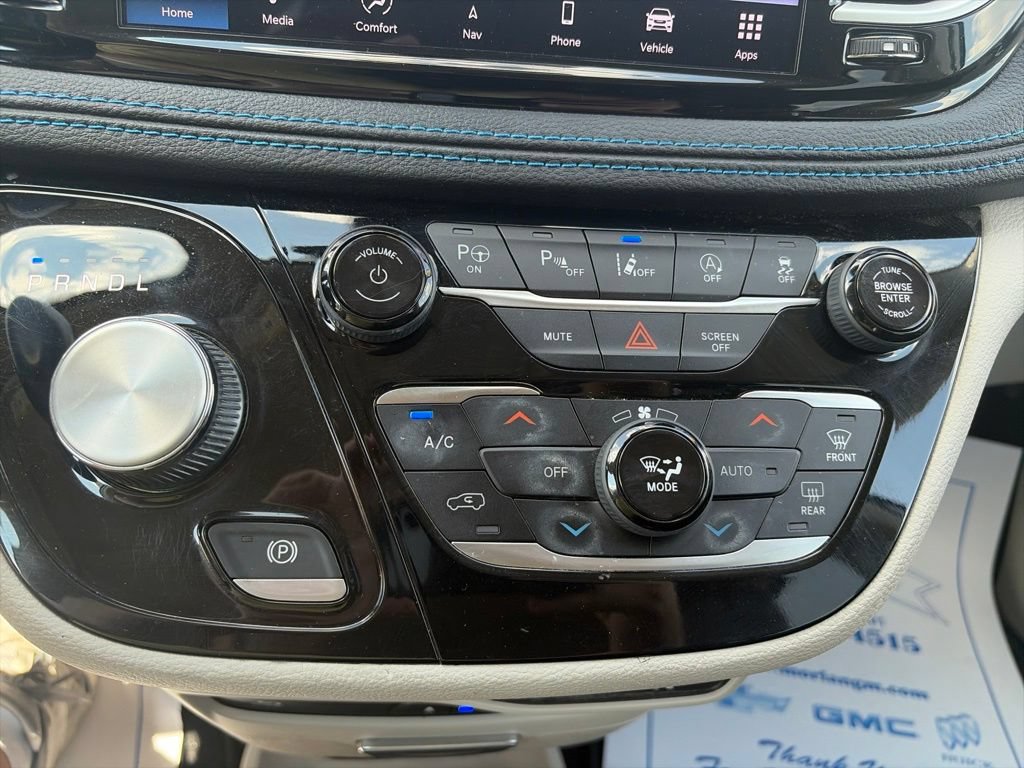 Used 2021 Chrysler Pacifica Touring-L w/ Uconnect Theater Family Group FWD image 23