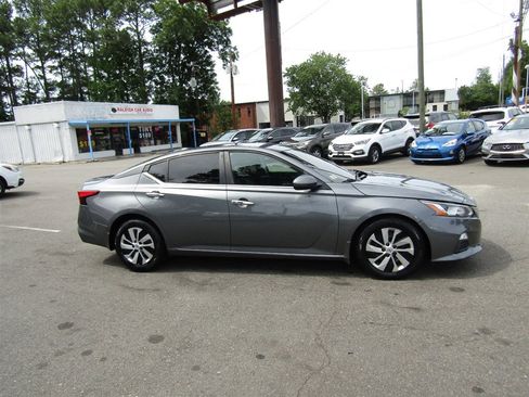 Used 2012 Nissan Altima 3.5 SR w/ Technology Pkg FWD image 36