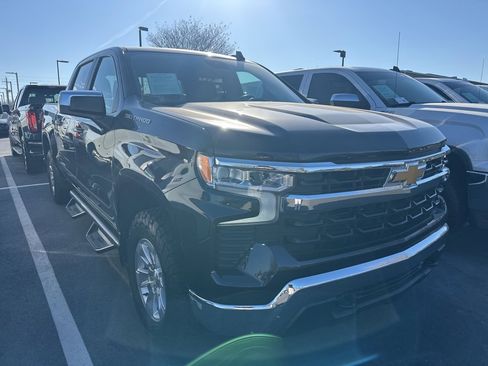 Used 2023 Chevrolet Silverado 1500 LT image 2
