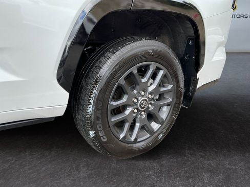 Used 2023 Toyota Sequoia Platinum image 10