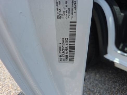 Used 2023 RAM ProMaster 2500 FWD image 28