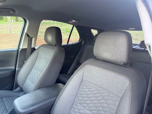 Used 2018 Chevrolet Equinox LT image 22