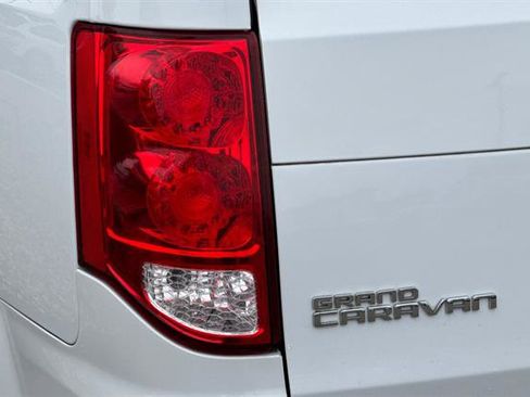 Used 2019 Dodge Grand Caravan SXT image 26