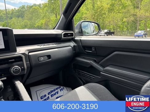Used 2024 Toyota Tacoma SR AWD/4WD image 20