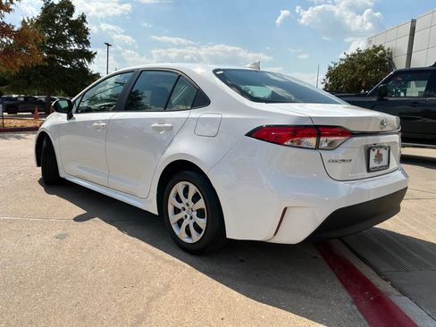 Used 2025 Toyota Corolla LE FWD image 8