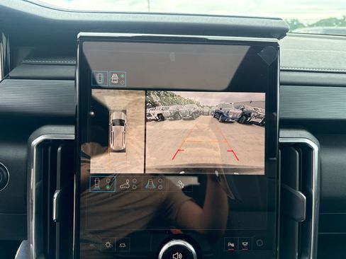 New 2026 GMC Acadia Elevation w/ Elevation Premium Package AWD/4WD image 18