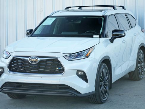 Used 2022 Toyota Highlander Platinum image 48