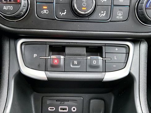 Used 2022 GMC Terrain SLT w/ Infotainment Package II image 30