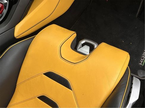 Used 2020 Lamborghini Huracan EVO RWD image 28