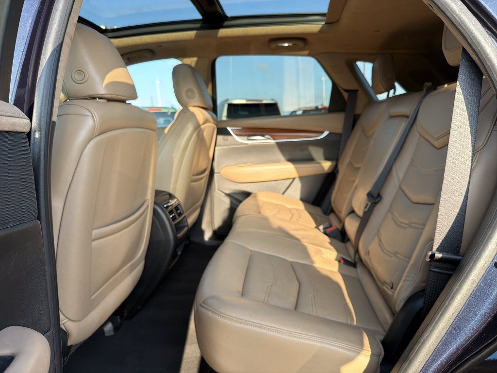 Used 2017 Cadillac XT5 Platinum AWD/4WD image 13
