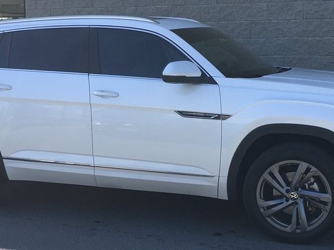 Certified 2024 Volkswagen Atlas Cross Sport SEL R-Line AWD/4WD image 3