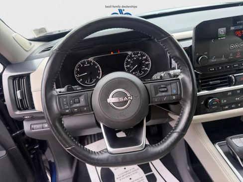 Used 2023 Nissan Pathfinder SL w/ SL Premium Package AWD/4WD image 16