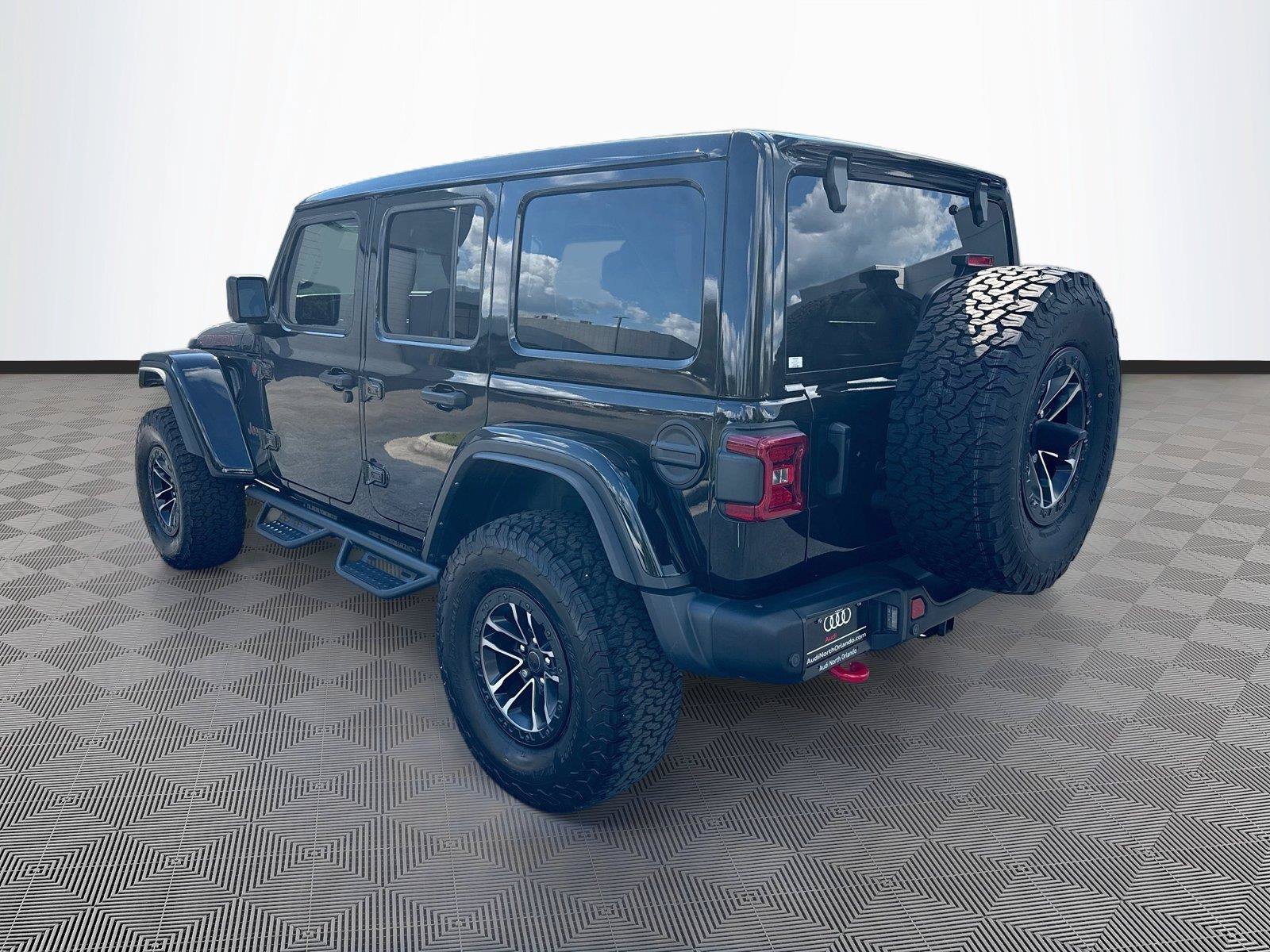 Used 2024 Jeep Wrangler Unlimited Rubicon AWD/4WD image 5