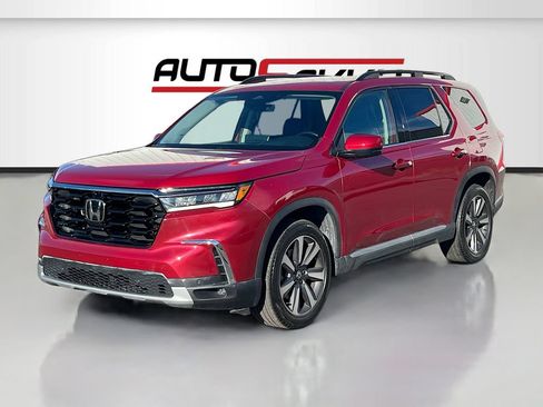 Used 2025 Honda Pilot Elite image 3