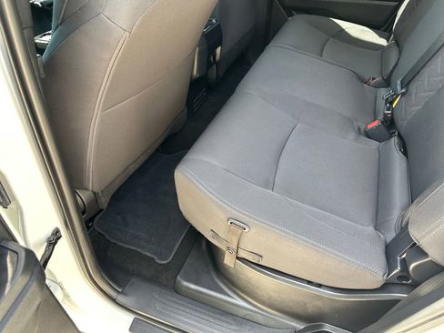 Used 2025 Toyota Tacoma SR AWD/4WD image 33