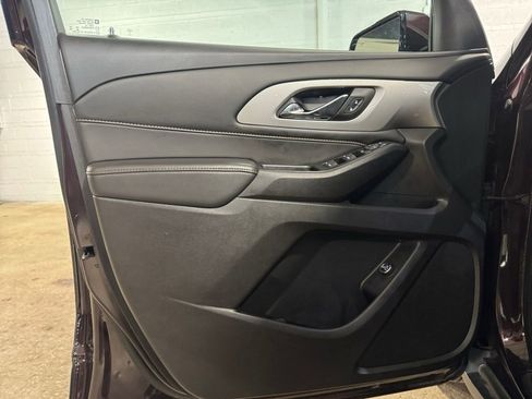 Used 2020 Chevrolet Traverse LT image 21
