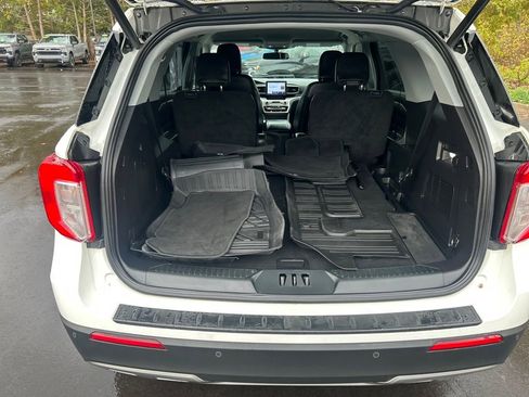 Used 2022 Ford Explorer XLT w/ Equipment Group 202A image 15