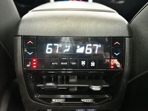 Used 2021 Jeep Grand Cherokee L Overland w/ Luxury Tech Group IV AWD/4WD image 37