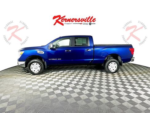 Used 2017 Nissan Titan SV image 4