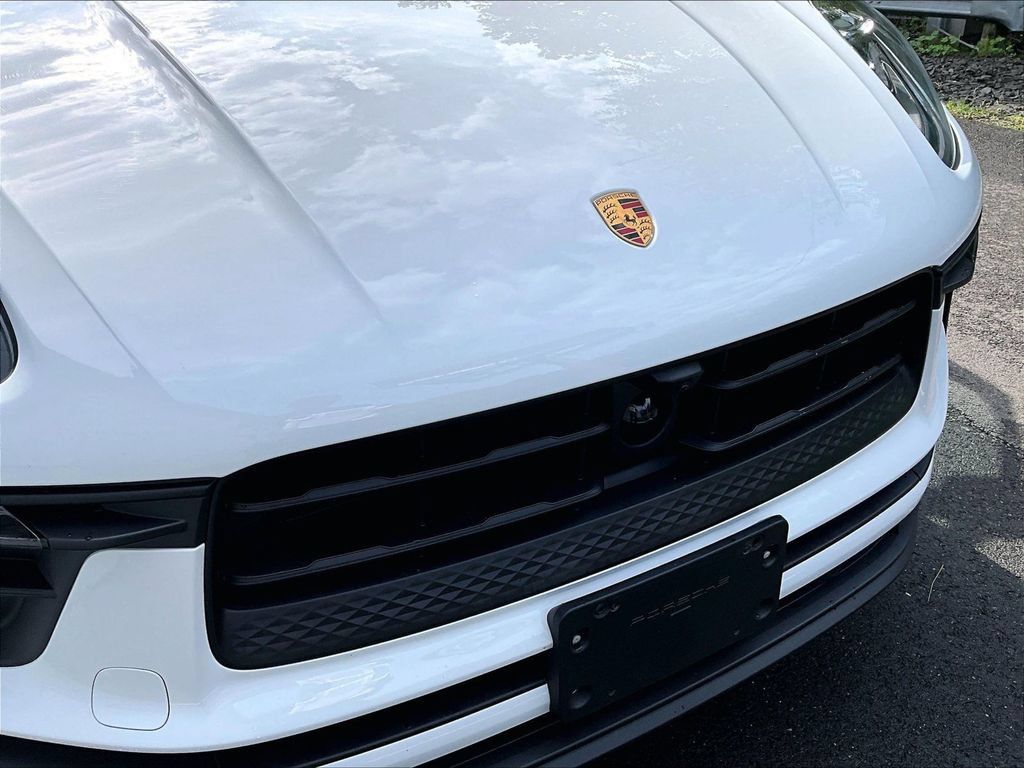 Certified 2026 Porsche Macan AWD/4WD image 32