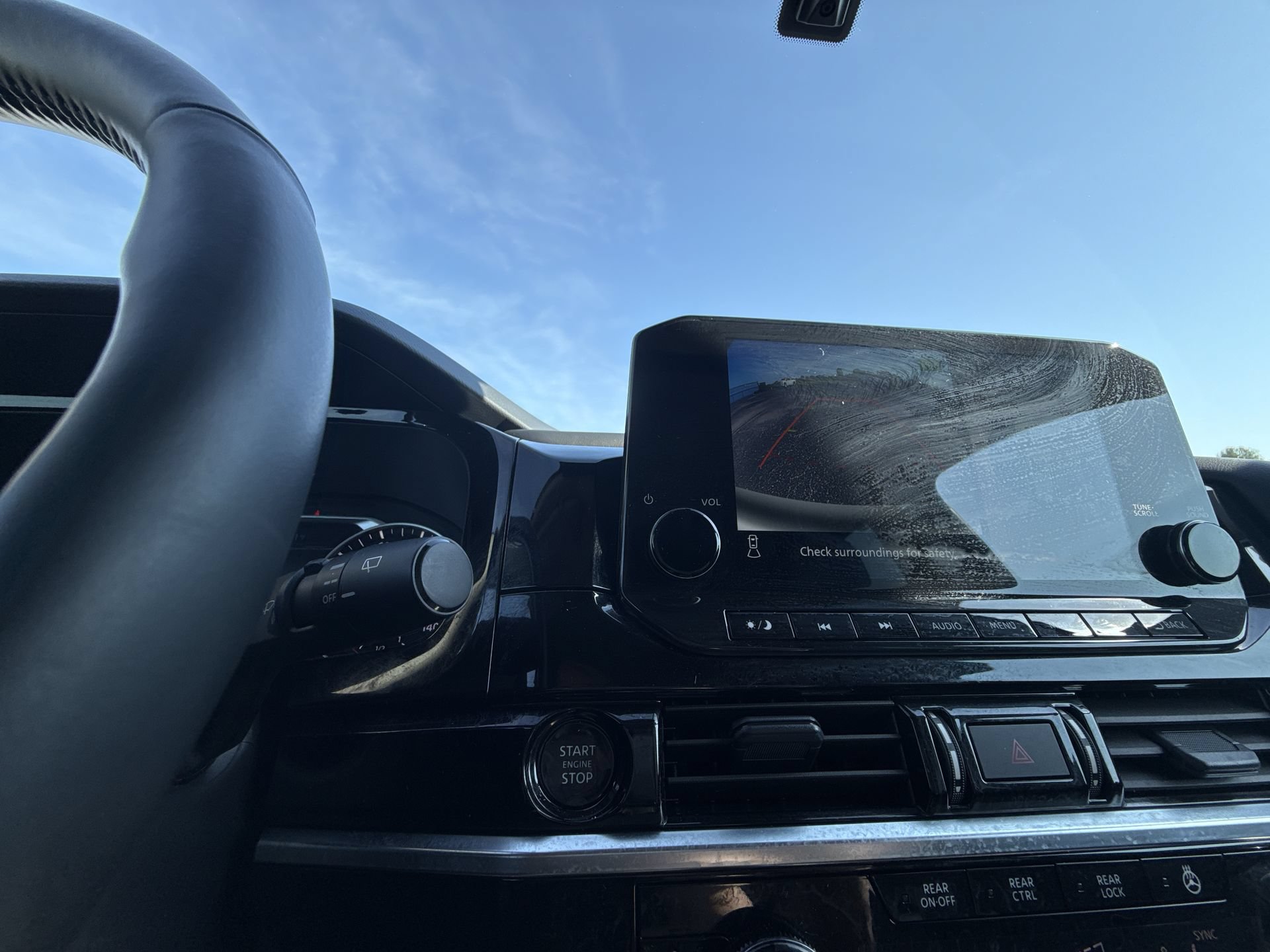 Used 2025 Nissan Pathfinder SL FWD image 23