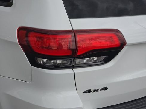 Used 2019 Jeep Grand Cherokee Altitude AWD/4WD image 35