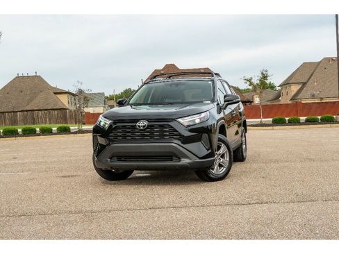 Used 2025 Toyota RAV4 XLE w/ Convenience Package FWD image 1