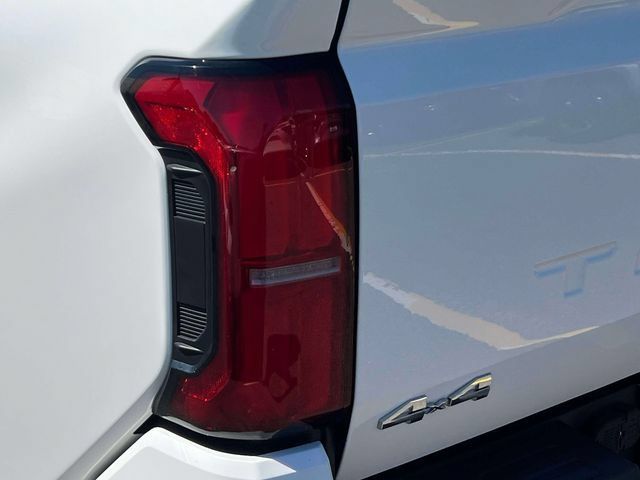 Used 2024 Toyota Tacoma SR5 AWD/4WD image 13