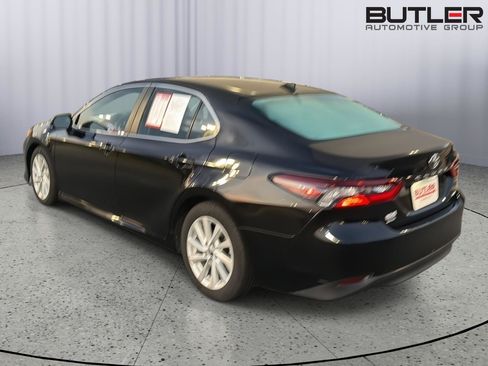 Certified 2022 Toyota Camry LE FWD image 4