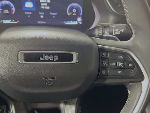 Used 2023 Jeep Grand Cherokee L Laredo AWD/4WD image 20