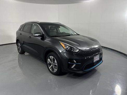 Used 2022 Kia Niro EX w/ Cold Weather Package FWD image 3