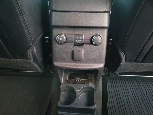 Used 2017 Ford Explorer XLT w/ Equipment Group 202A FWD image 28