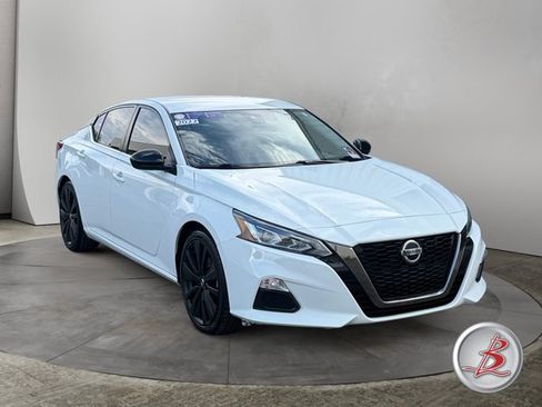 Used 2022 Nissan Altima 2.5 SR FWD image 1
