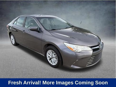 Used 2017 Toyota Camry LE FWD image 1