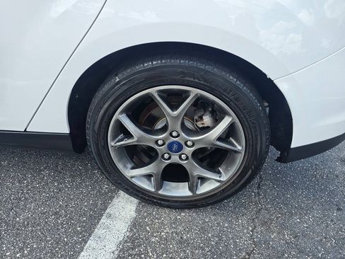 Used 2014 Ford Focus SE w/ Equipment Group 201A FWD image 11