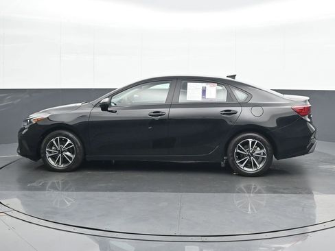 Used 2024 Kia Forte LXS w/ LXS Technology Package image 3