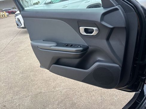 Used 2025 Kia K4 LXS image 18