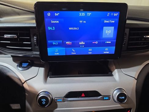Used 2023 Ford Explorer XLT AWD/4WD image 12