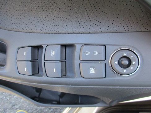 Used 2012 Hyundai Elantra Limited FWD image 17